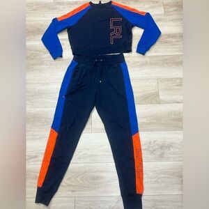 Ralph Lauren 2-piece sweatsuit 

Top- extra small
Bottom -small